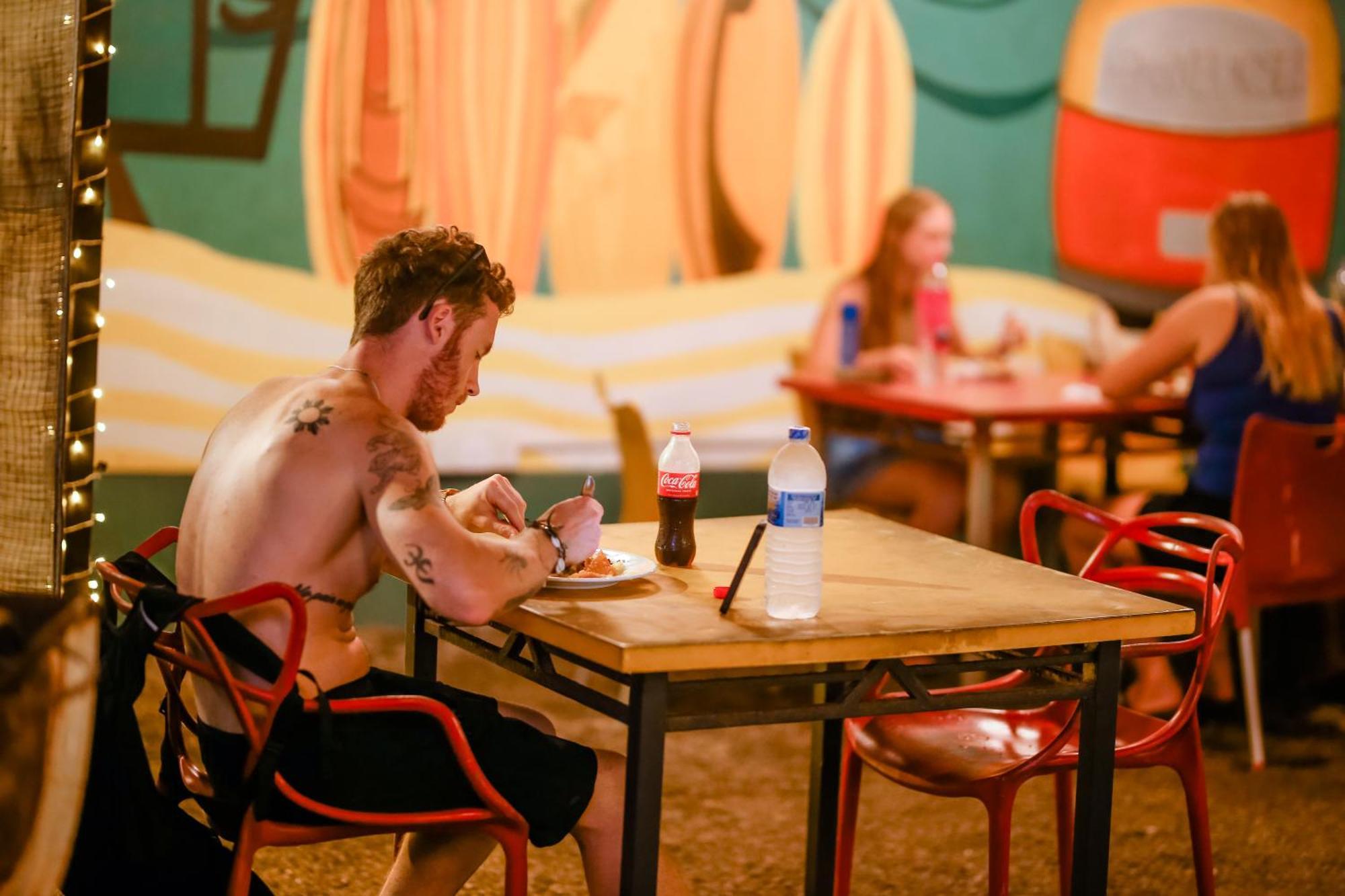 Hangover Hostels Мирисса Экстерьер фото