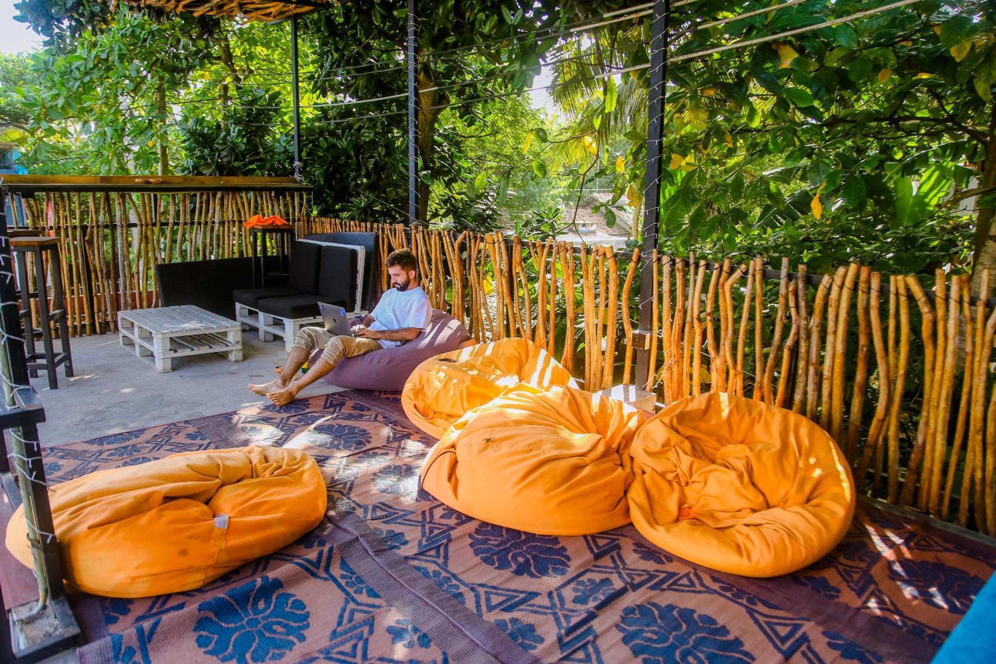 Hangover Hostels Мирисса Экстерьер фото