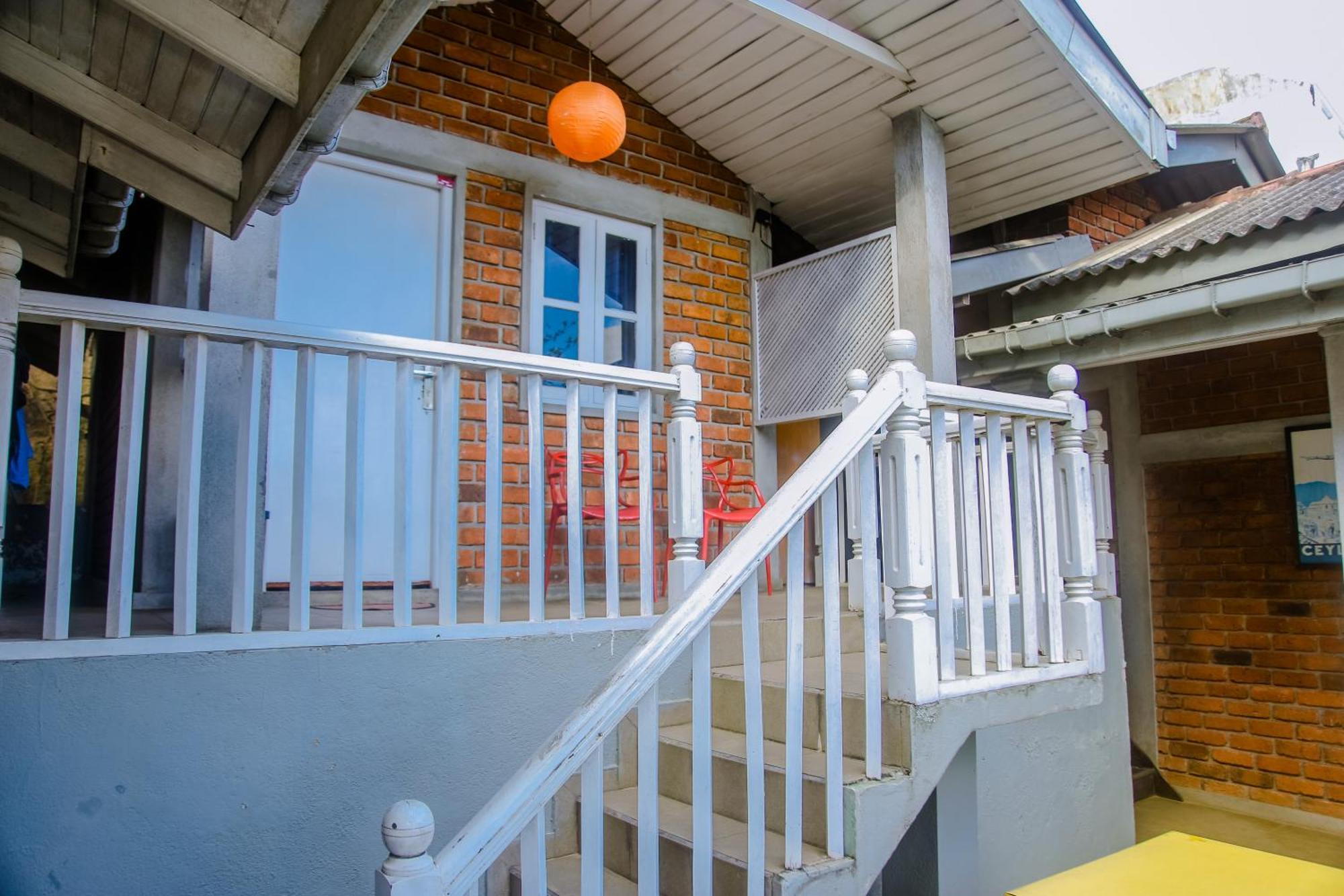 Hangover Hostels Мирисса Экстерьер фото