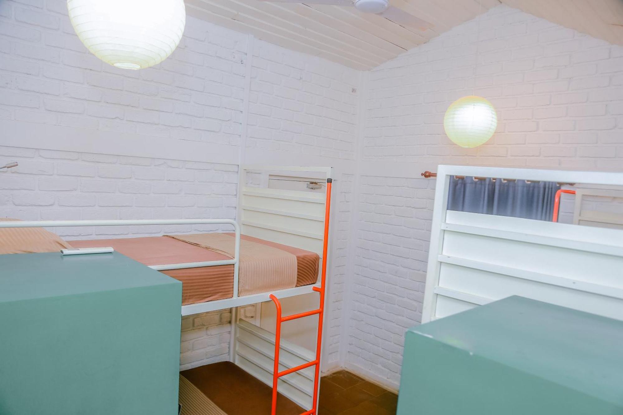Hangover Hostels Мирисса Экстерьер фото